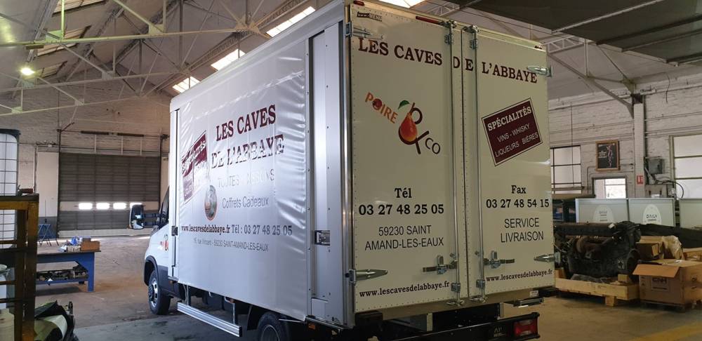 flocage de camion pour les caves de labbaye a saint amand les eaux