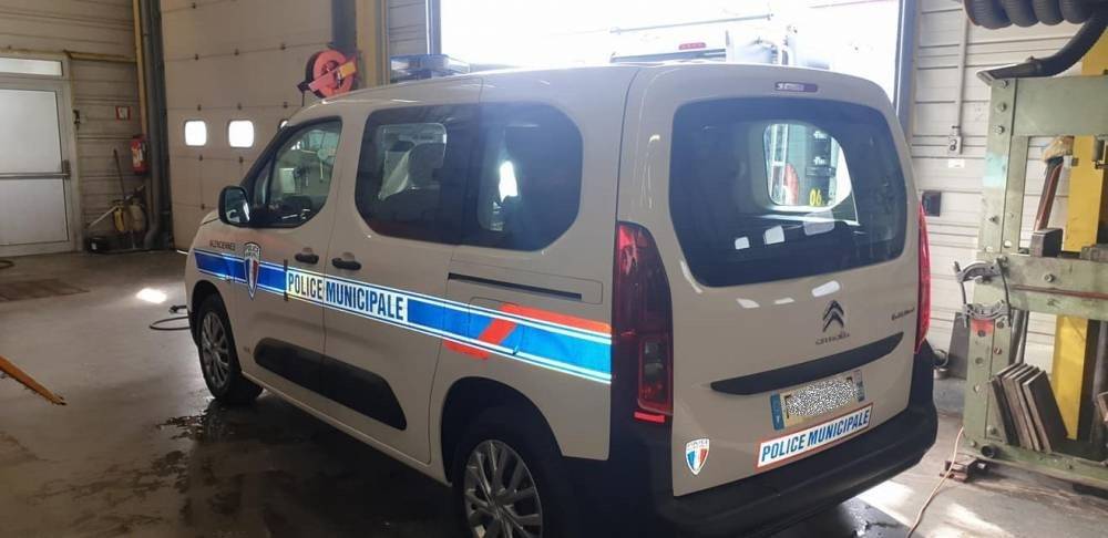 Pose de film sur les véhicules de la police municipale de Valenciennes